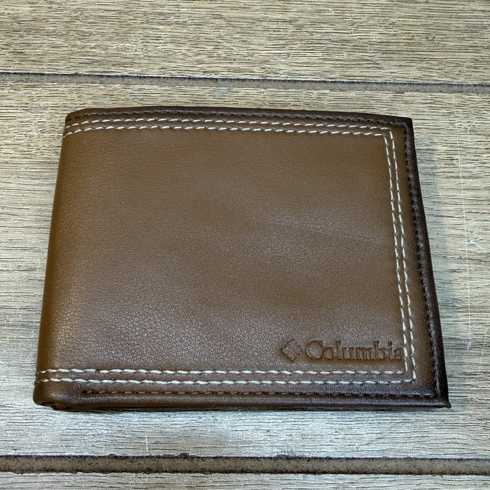 Columbia Men's Leather Traveler Bifold RFID Wallet Cognac Brown Stitch Passcase